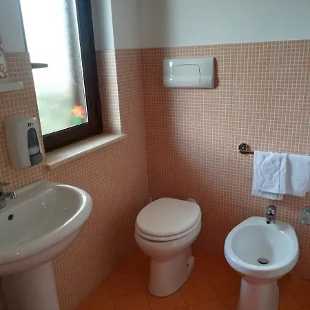 A Due Passi Dal Mare Oda ve Kahvaltı Capo dʼOrlando