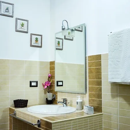 Oda ve Kahvaltı A Due Passi Dal Mare Capo dʼOrlando