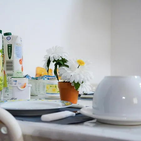 Oda ve Kahvaltı A Due Passi Dal Mare